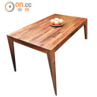 胡桃木長方形餐桌，紋理井然雅致。$8,880