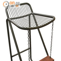 造型特別的吧枱椅，腳踏設計如韆鞦，相信大小朋友都會喜歡！  $1,880