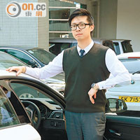 寶馬香港維修主任胡國棟表示，即日起至2月底，BMW車主參加噴油計劃優惠，都可利用獲贈的BMW M Performance現金券加裝配件。