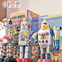 叁館內有多種鐵皮發條玩具，當中又以機械人款式最多。
