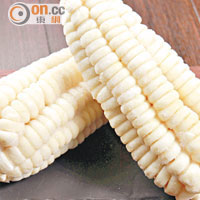 秘魯的白色粟米體形較中國及日本品種大，顆粒碩大，味道清新而微甜，質感Creamy。