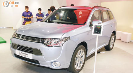 Outlander PHEV配備插電式混能系統，錄得低見1.9L/100km耗油數據，認真慳油。