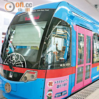 為慶祝多啦A夢誕生前100周年，高岡市推出《多》主題的電車，深受大家歡迎。