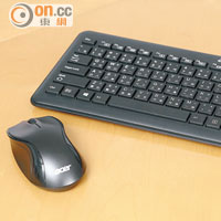 Acer Z3-615跟機只有無線滑鼠及鍵盤，而且按鍵回彈力麻麻。