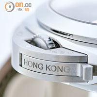 錶耳刻有「HONG KONG」字樣。