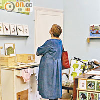 小店提供場地予藝術家租用舉辦畫展。