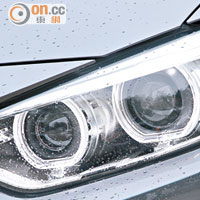 Xenon頭燈屬標準配備，提供充足的照明。