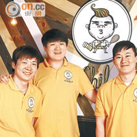 3位廚師在韓國從事飲食業多年，Sang（左）更曾修讀專門的炸雞課程，醃肉、調味、熬醬、炸雞一切工序都在店內自家製作，出品當然有水準保證。