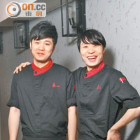 （左起）峰師傅和升師傅二人年紀輕輕，卻有10多年烹調日本料理經驗，今次更發揮無窮創意，炮製獨一無二的Fusion日本菜。