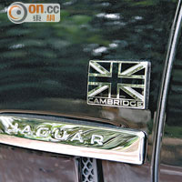 車側及車尾都加上「Cambridge」徽章，凸顯2015年版的身份。