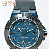 Diagono Magnesium運動腕錶 $34,300<br>此錶是一枚戴在手腕上的資料腕錶，可以儲存不同的代碼，並有一個連接腕錶與手機的電子通行證，讓錶主的機密資料可以得到全面保障。黑色陽剛的外殼，散發超現代的摩登氣息！