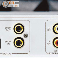 可透過USB接駁電腦為音樂檔解碼，同時備有RCA及平衡輸出以接駁擴音機。
