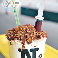 店內提供近十款口味，Ferrero Reveal最受歡迎，AU$8（HK$48）。