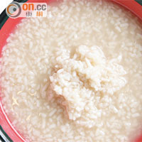鹽麴<br>近年日本興起以鹽麴代替鹽的潮流，前者由鹽、麴和水發酵而成，除了鹹度較低，亦含有豐富的礦物質及維他命B。