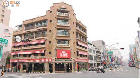 上年6月重開的林百貨為台南地標，當地人愛稱之為「五棧樓仔」，但實情計埋天台共6層樓高。