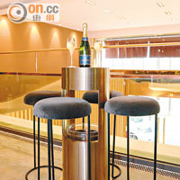 酒吧部分內的香檳桌是Cody特意訂造，中間的位置可放冰桶，讓香檳保持特定溫度減低對味道的影響。