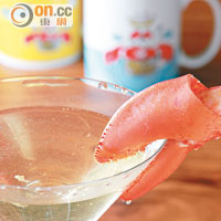 Lobstertini $138<br>以伏特加、甜苦艾酒等調成，杯邊置有一隻龍蝦鉗，為雞尾酒帶來一股海洋鹹鮮味道。