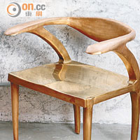 Kashgar B<br>銅製椅子，設計師刻意給一隻椅腳遺下一攤銅迹，十分調皮。$17,905