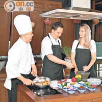 行程特別加入知名烹飪學校NAJ Cooking School的泰菜課程，適合一家大細參與。