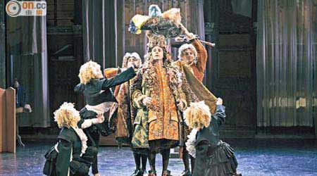 《平民貴族》是莫里哀的著名劇作，諷刺法國當年一班資產階級如何攀附貴族。