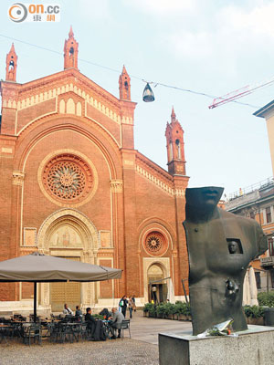 Brera距離米蘭大教堂只有數個地鐵站，氛圍卻截然不同。