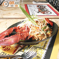 Pad Thai Lobster $298<br>傳統的炒金邊粉大多只加入咖喱或鮮蝦，Sen則在裏面加入經蒸煮的波士頓龍蝦肉，令菜式即時升格不少。