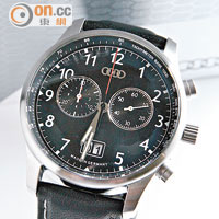Chronograph Big Day<br>錶帶以皮革製，採用雙圈計時的黑色錶盤上，刻度和指針以白色襯托，錶盤下方位置還特設大型的日期顯示框，賣相斯文大方。售價：$2,771