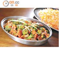 Bhindi Masala $98<br>秋葵口感爽嫩，跟洋葱和Garam Masala等香料以橄欖油同炒，味道出奇地夾，很受客人歡迎。