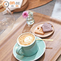 店內設有OUT OF CAFÉ，提供單對單的品味體驗，特別用上Loveramics的咖啡杯。