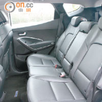 舒適座椅結合寬敞車廂，讓車上七名乘客可以享受愜意的旅程。