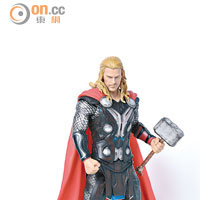 Thor的面相頗神似，戰甲與雷神之錘皆經過金屬塗裝。售價︰$898