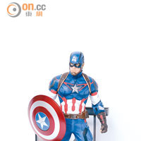 Captain America制服有皮革質感，並加入仿電影地台。售價︰$898