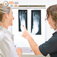 X光造影技術有助檢視足部疾病，是課程必修內容。