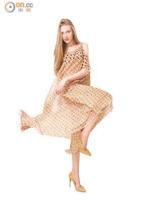 Dries Van Noten 連身裙 $19,100<br>超鬆身剪裁的復古幾何圖案長裙瀰漫夏日清爽涼快感，手袖以cut out剪裁營造出吊帶同時又有露肩效果，略帶性感，透薄輕盈質料飄逸誘人。