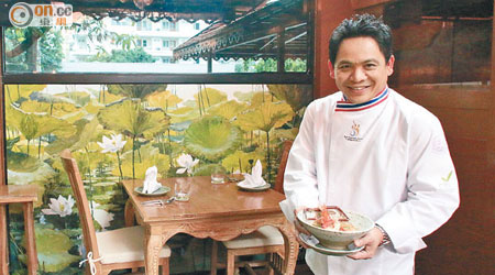 Chumpol Jangprai於電視節目《料理鐵人》出任泰國料理鐵人，現於曼谷紅到發紫。