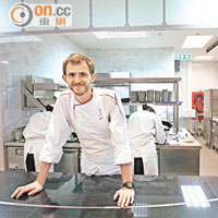 Amerigo Sesti為法國店主廚Jean-Michel Lorain愛徒，並被委派到泰國坐鎮。
