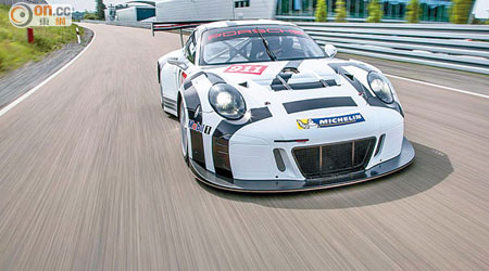 911 GT3 R賽車經過輕量化處理，並加入賽道駕駛的安全設備。