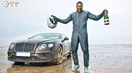 Idris Elba駕駛賓利Continental GT Speed打破Flying Mile英國陸地速度紀錄，立即開香檳慶祝。