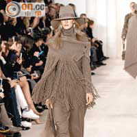 -Ralph Lauren -<br>針織披肩飾有流蘇，增添層次感。