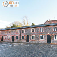 外形細長的Mill Cottages是印鈔廠東主為工人建的宿舍，時至今日，這種歷史建築已所餘無幾。