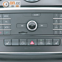 中控台設計清晰，配備各種操控按鍵。