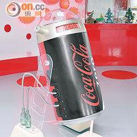 七、八十年代，「可口可樂」曾聯乘電影《星球大戰》推出Coca-Cola Cobot Star War精品，包括圖中這款機械人。