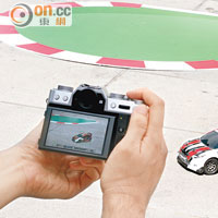 發布會設置遙控車供在場人士測試追蹤對焦能力，對焦快又準。