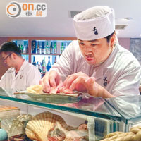 餐廳主廚唐師傅炮製日式料理有逾30年經驗，廚藝了得。