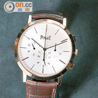 Piaget Altiplano計時腕錶 $227,000 <br>錶盤的3時位置設有30分鐘飛返計時盤，6時位置為小秒針，以及9時位置的第二時區顯示，設計分布視覺平衡。