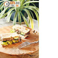 Sprouted Seed Tuna<br>Mayo Sandwich<br>自家製的麥包中間是有機葵花籽及杏仁打成的醬，加上生菜及青瓜，清爽不膩。
