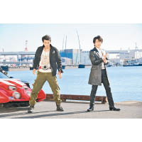 日本影評稱讚飾演3號的及川光博（右）及Drive的竹內涼真（左）演技出色。
