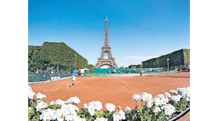 LONGINES Future Tennis Aces在艾菲爾鐵塔前的Philippe-Chatrier Court網球場上舉行。