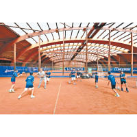 參賽選手先於LONGINES Academy訓練營接受兩位專業網球教練特訓。