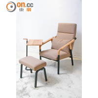 FLO的出品，特點是利用漆鐵配搭橡木，為樹木的溫厚質感添加鐵材的硬朗味道。Join Lounge Chair & Ottoman $2,980、Small Table $690